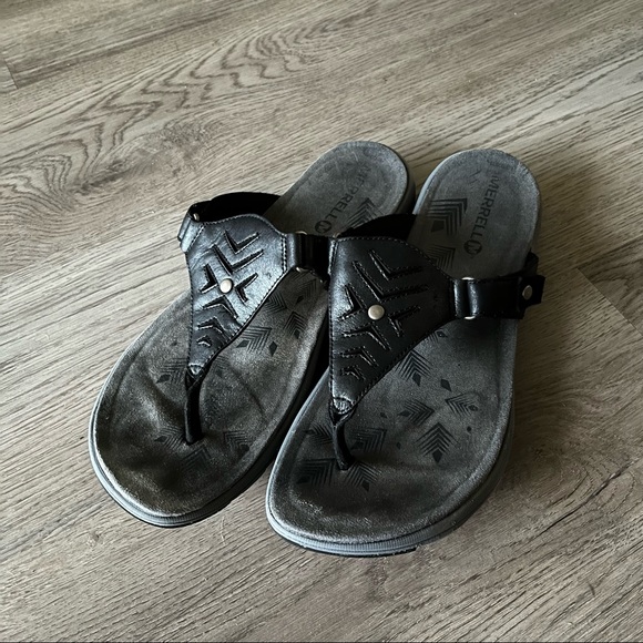 Merrell Women’s 10 Black Y-Strap Adhera Perforated Leather Sandal Metal Detail - Picture 2 of 7